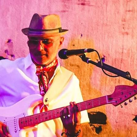 Shree Sadagopan performing music on stage